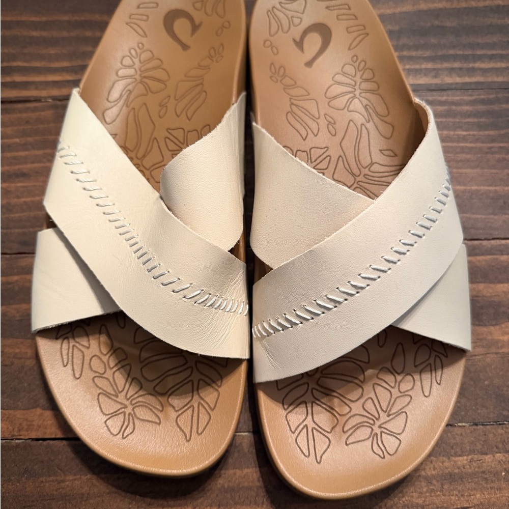 OluKai Cream Crisscross Leather Slide Sandals